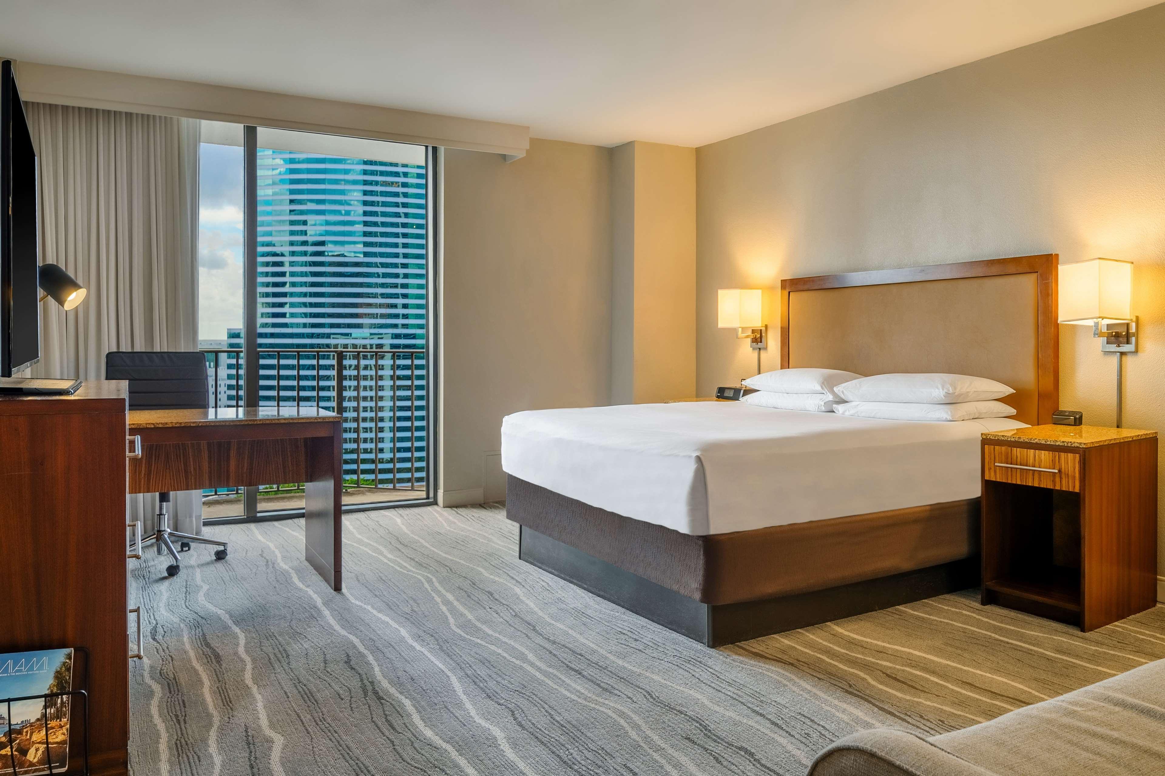 Hyatt Regency Miami Hotel Exterior photo