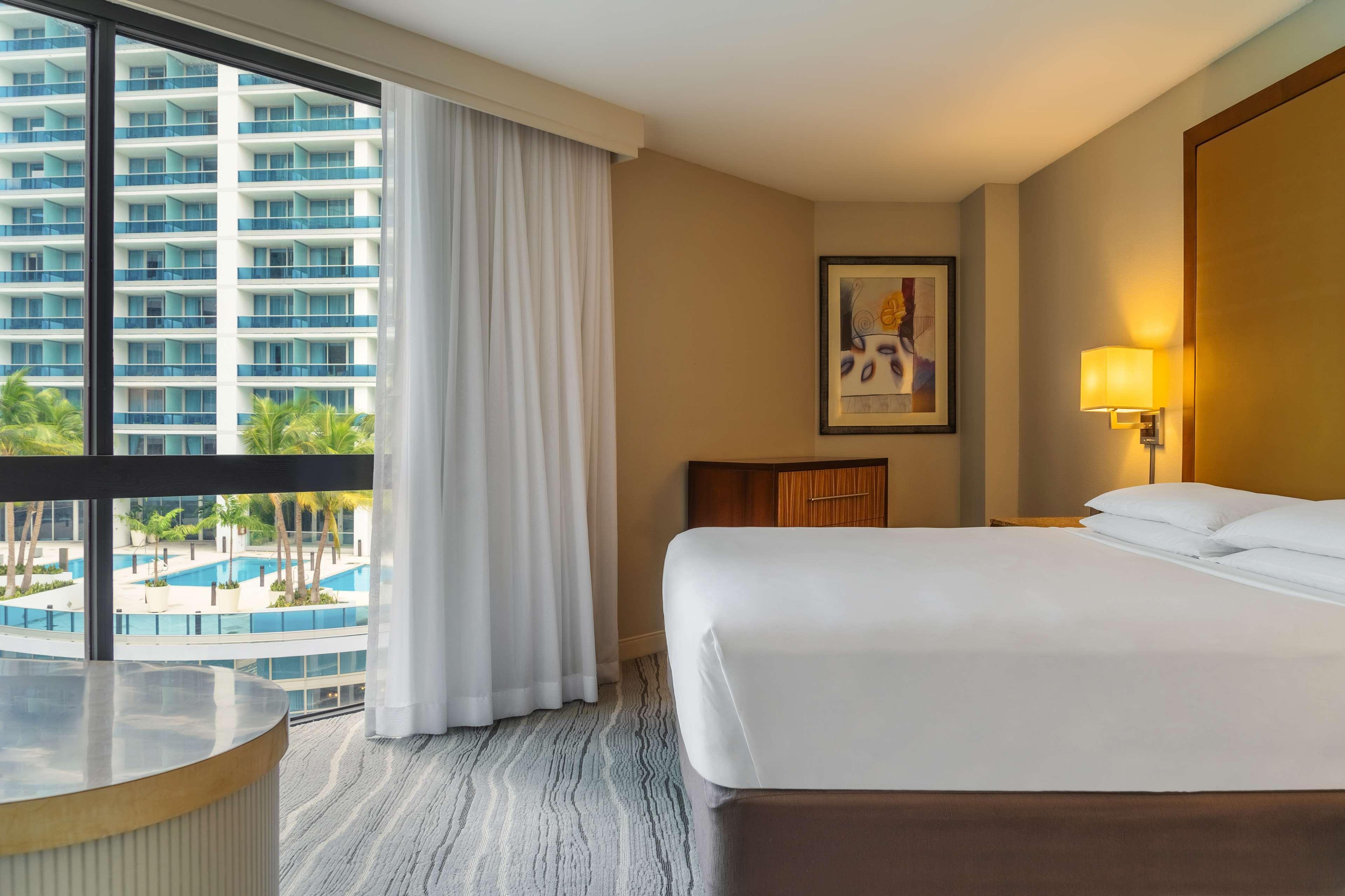 Hyatt Regency Miami Hotel Exterior photo