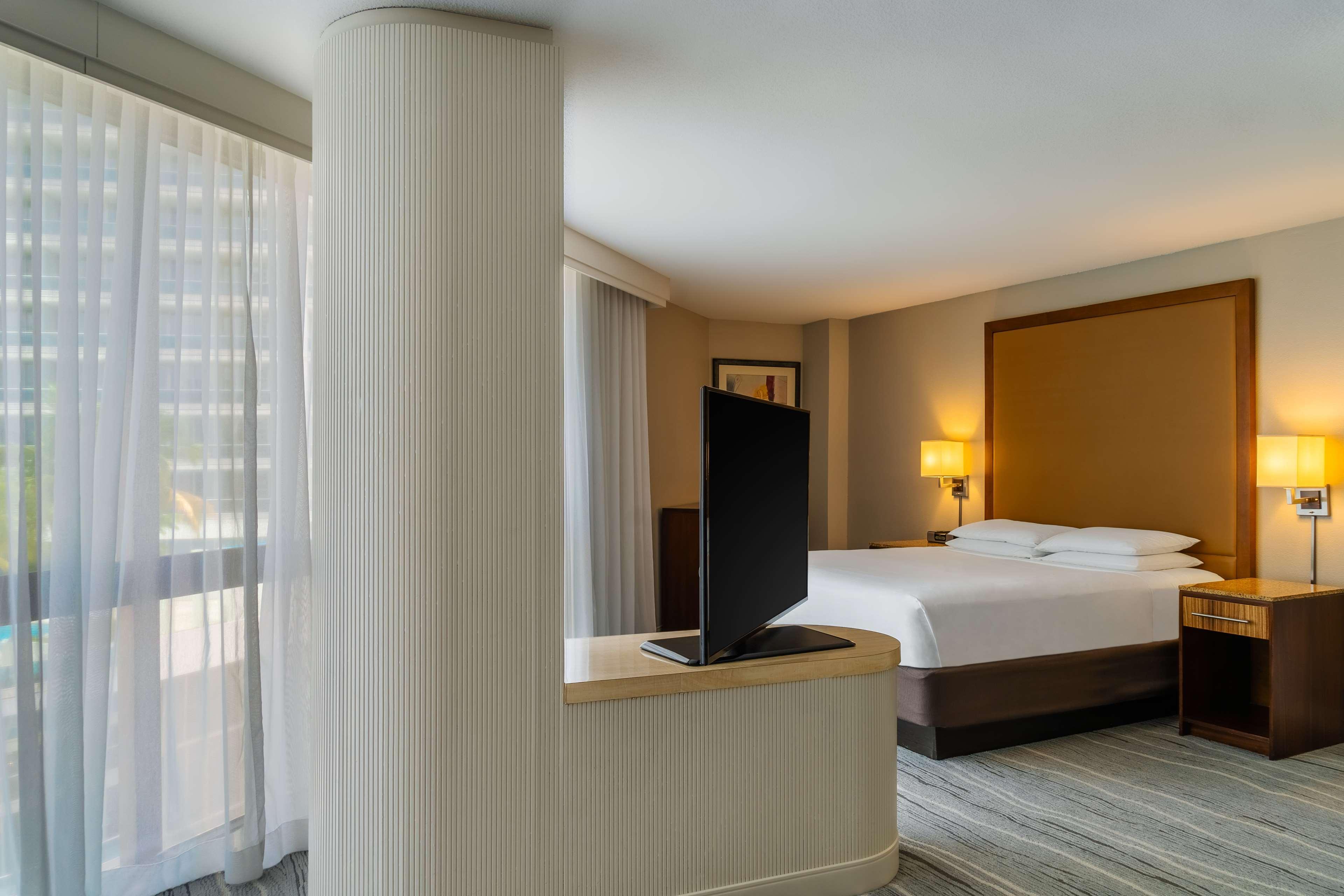 Hyatt Regency Miami Hotel Exterior photo